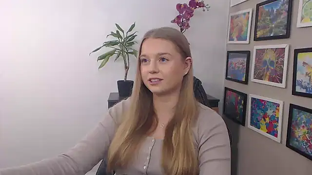 Snapshot of Mysteryerica chatting on January 15, 9:35 am Mysteryerica online show from January 15, 9:35 am