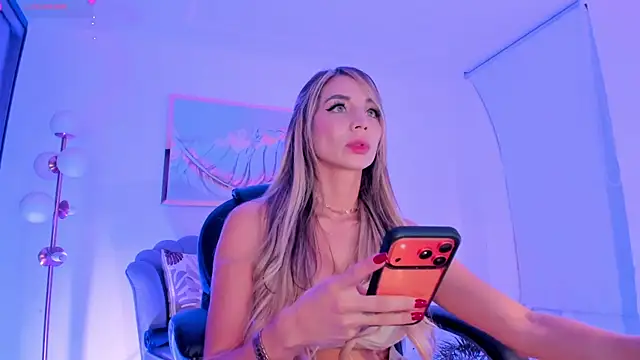 ZoePresleyX online show from July 7, 11:53 pm