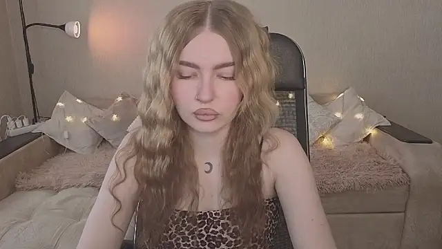 ViolettaLopez online show from February 21, 12:50 pm