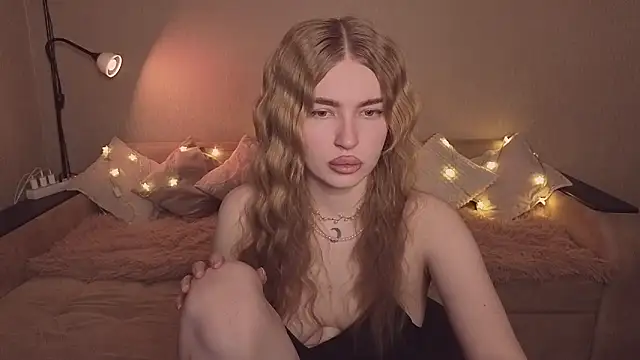 ViolettaLopez online show from March 16, 4:11 pm