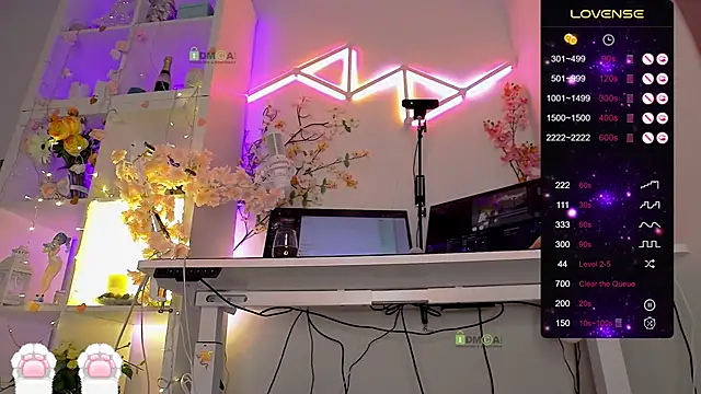 Elena-Marilyn online show from April 17, 8:45 pm