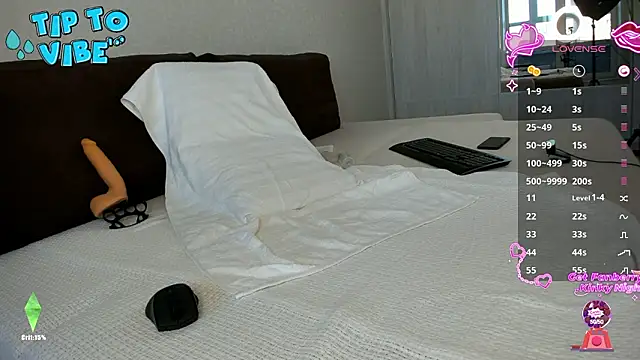 Snapshot of Smallnipples chatting on February 15, 8:57 am Smallnipples online show from February 15, 8:57 am