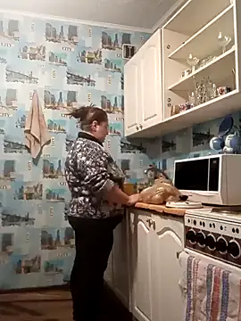 Amy August online show from January 5, 4:27 pm