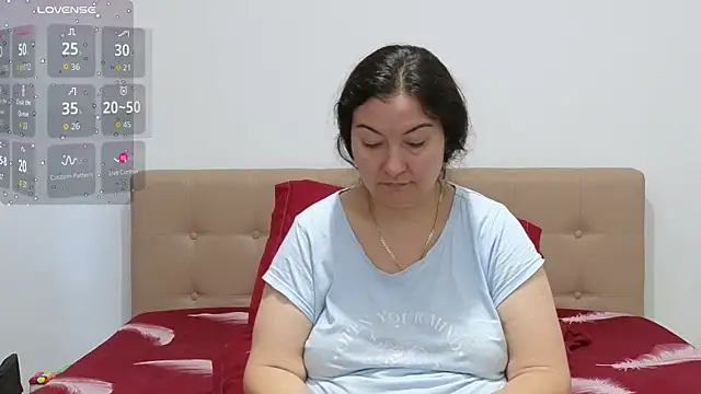 BBW MILF 4U online show from October 23, 6:34 am