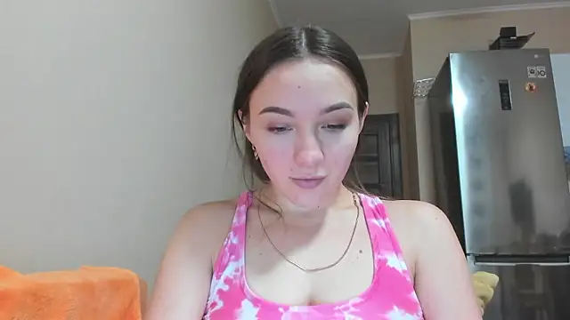 Snapshot of Naughty_Molly chatting on December 8, 3:24 pm Naughty Molly online show from December 8, 3:24 pm