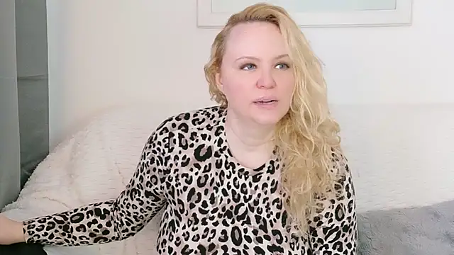 Sarah4you online show from February 15, 2:36 pm