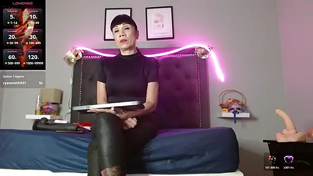 CharlotteLemke online show from November 25, 1:00 pm