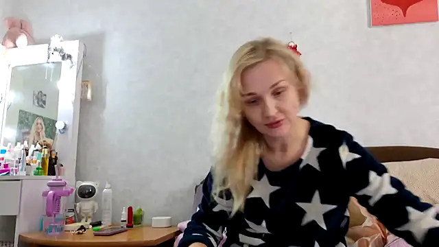 ModelEva online show from October 4, 8:34 am