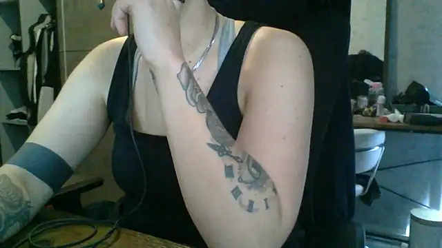 Snapshot of geilmeisje98 chatting on October 2, 12:01 pm geilmeisje98 online show from October 2, 12:01 pm