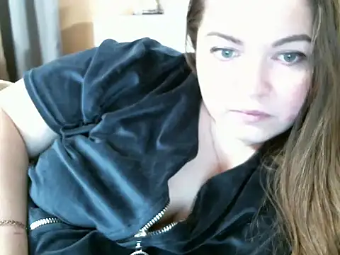 Snapshot of cute__cherry chatting on February 7, 10:30 pm cute  cherry online show from February 7, 10:30 pm