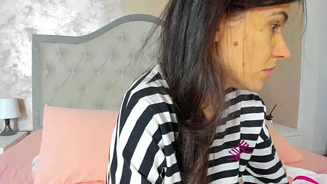 Snapshot of JennaMyers chatting on November 16, 8:25 pm JennaMyers online show from November 16, 8:25 pm