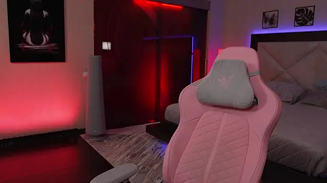 Snapshot of GirlGogo chatting on November 25, 9:15 pm GirlGogo online show from November 25, 9:15 pm