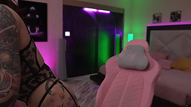 GirlGogo online show from December 13, 9:20 pm