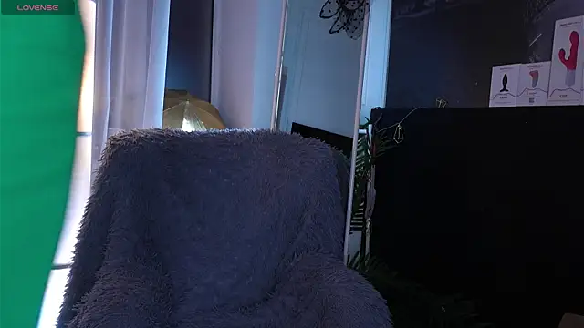 Snapshot of SofiaFoster_ chatting on January 18, 6:17 am SofiaFoster online show from January 18, 6:17 am