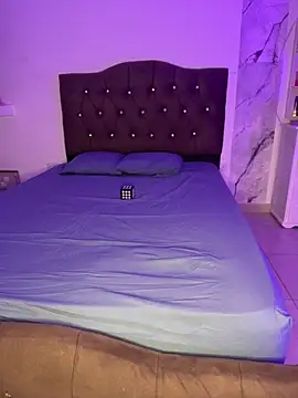 alysson 18 online show from April 14, 2:17 am