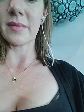 TopsyWilde online show from March 30, 9:32 am