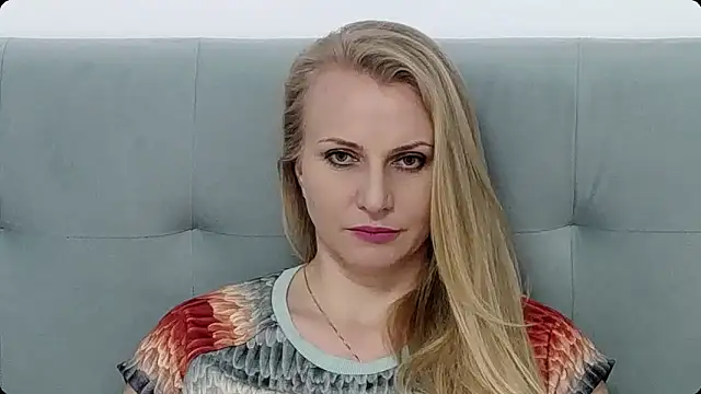 K  Adrienne online show from December 8, 9:35 am