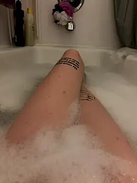 Snapshot of xopinkjuicyrose chatting on November 6, 9:43 am xopinkjuicyrose online show from November 6, 9:43 am