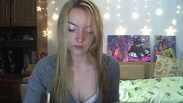 Snapshot of SecretSophia chatting on December 3, 11:22 am SecretSophia online show from December 3, 11:22 am