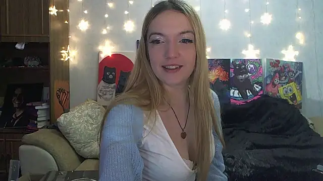 Snapshot of SecretSophia chatting on February 19, 7:27 pm SecretSophia online show from February 19, 7:27 pm