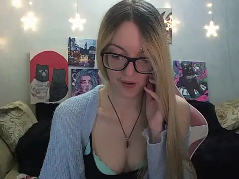 Snapshot of SecretSophia chatting on October 1, 9:32 pm SecretSophia online show from October 1, 9:32 pm