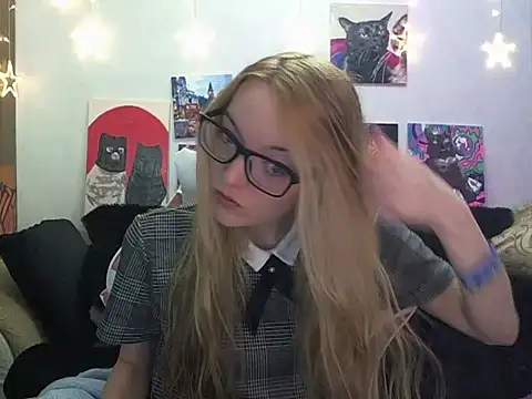 Snapshot of SecretSophia chatting on November 12, 5:35 pm SecretSophia online show from November 12, 5:35 pm