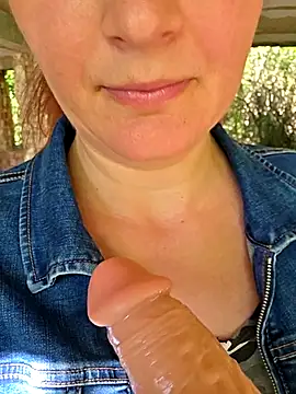 Analimado18 online show from April 25, 2:47 pm