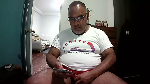 Snapshot of PhillDrake11 chatting on July 22, 12:02 am PhillDrake11 online show from July 22, 12:02 am