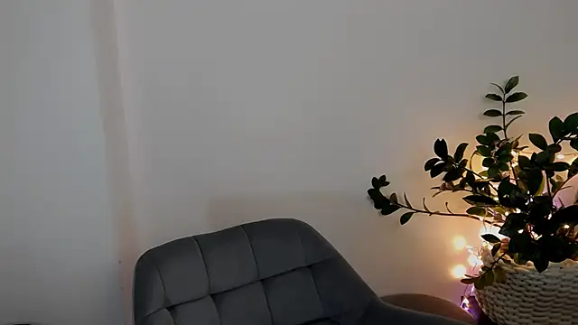 Snapshot of Xentthia chatting on November 3, 8:59 am Xentthia online show from November 3, 8:59 am