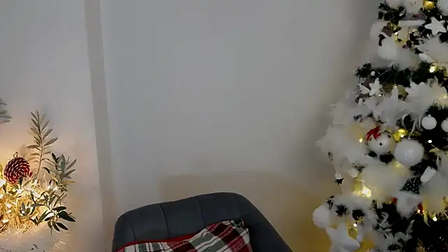 Snapshot of Xentthia chatting on December 4, 2:37 pm Xentthia online show from December 4, 2:37 pm