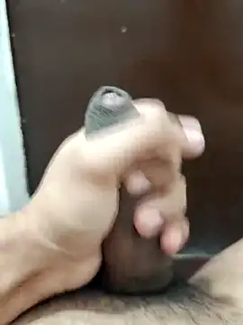 Snapshot of Deluxe_dick chatting on February 17, 12:34 pm Deluxe dick online show from February 17, 12:34 pm