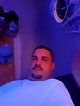 Snapshot of Jewfish420 chatting on December 5, 6:00 pm Jewfish420 online show from December 5, 6:00 pm