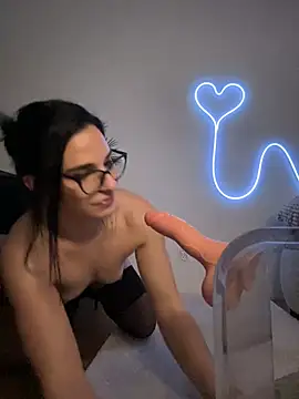 Snapshot of OIivia chatting on February 20, 10:04 pm OIivia online show from February 20, 10:04 pm