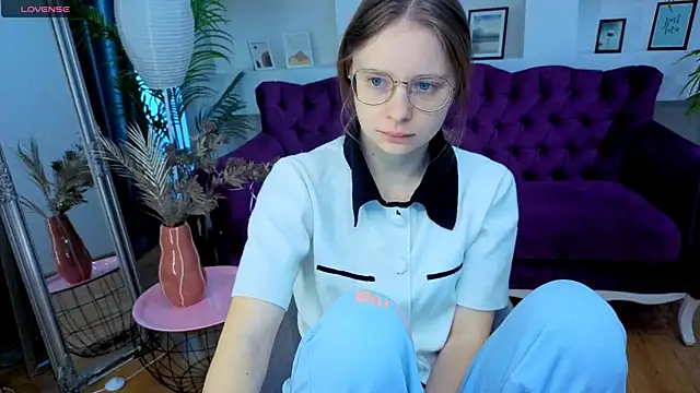 CharmedDoll online show from May 29, 6:33 am