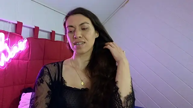 Snapshot of TiffanyDollxxx chatting on December 14, 9:52 pm TiffanyDollxxx online show from December 14, 9:52 pm