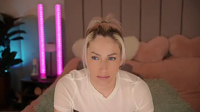 VickySecret96 online show from April 4, 5:54 pm