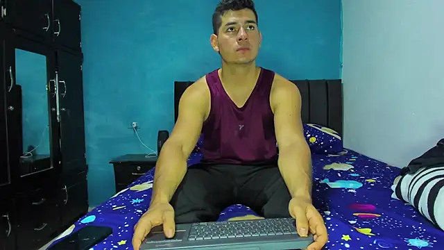 Snapshot of VincentSavage chatting on August 7, 12:12 am VincentSavage online show from August 7, 12:12 am