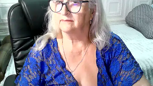 Snapshot of LolkaAlyss chatting on July 18, 8:56 pm LolkaAlyss online show from July 18, 8:56 pm