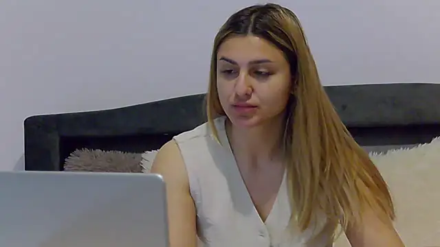 Snapshot of NicolePlay chatting on March 24, 5:34 am NicolePlay online show from March 24, 5:34 am