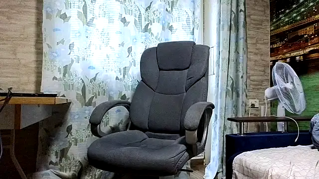 Snapshot of xxrokixxx chatting on December 23, 10:10 am xxrokixxx online show from December 23, 10:10 am