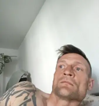 Snapshot of GermanBigDream chatting on April 25, 4:26 pm GermanBigDream online show from April 25, 4:26 pm