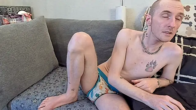 Snapshot of pyrowuff chatting on January 6, 10:23 pm pyrowuff online show from January 6, 10:23 pm