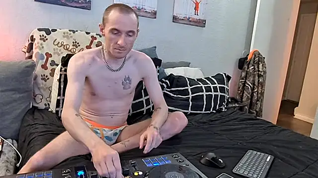 Snapshot of pyrowuff chatting on February 2, 3:16 am pyrowuff online show from February 2, 3:16 am