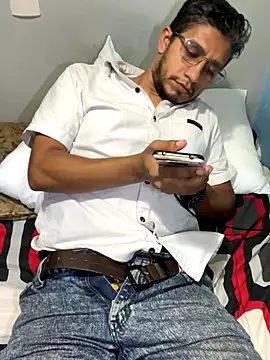 Snapshot of Darkdickhard chatting on October 21, 3:29 am Darkdickhard online show from October 21, 3:29 am