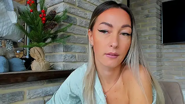 Snapshot of StarryHanna chatting on November 9, 8:23 am StarryHanna online show from November 9, 8:23 am