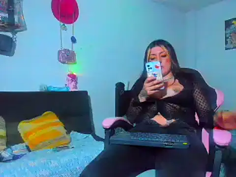 Snapshot of MARIANAWEED chatting on February 25, 1:04 am MARIANAWEED online show from February 25, 1:04 am