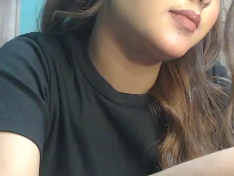 NancyRuvi online show from November 30, 4:44 pm