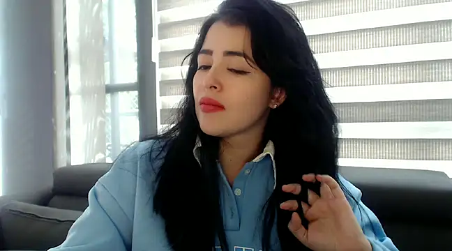 Snapshot of Aleska__Bell chatting on February 4, 4:29 pm Aleska Bell online show from February 4, 4:29 pm