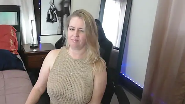 HollieBim online show from January 6, 4:54 pm