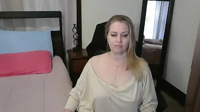 HollieBim online show from March 18, 1:25 pm